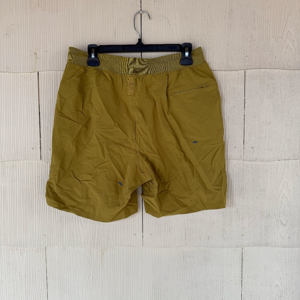 Lululemon License to Train Shorts - Picture 5 of 5